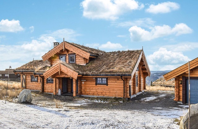 Beautiful home in øyer with sauna