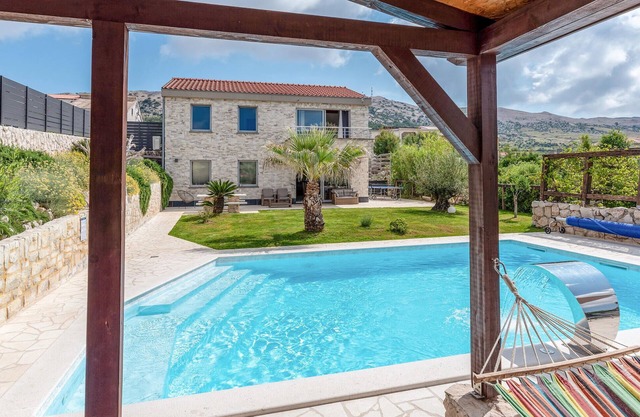 Beautiful home in Pag
