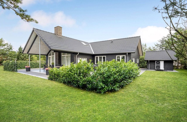 Beautiful home in Tarm with sauna