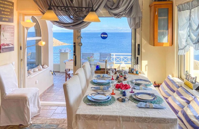 Beautiful home in Vrompousi Keratea w/ 3 Bedrooms