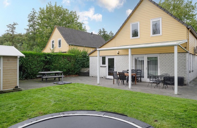 Beautiful home in Wemeldinge with WiFi