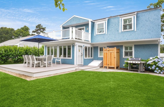 Beautiful Home - Short Walk to Private Beach/Central AC