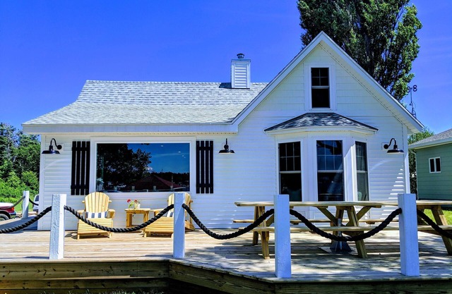 Beautiful Home With Harbor View! Warm and cozy cottage.