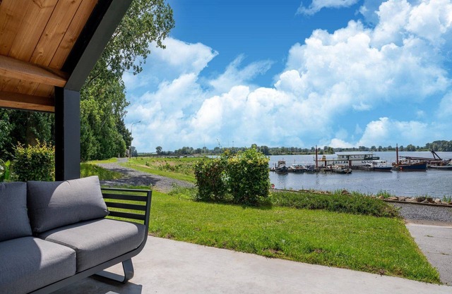 Beautiful house in Kerkdriel on the waterfront