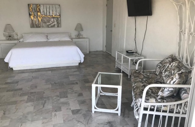 Beautiful House in Las Brisas Acapulco, amazing view. 3 persons Service included