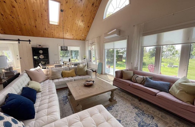 Beautiful House Located by a Golf Course and 5 Mins From National Park Beachn