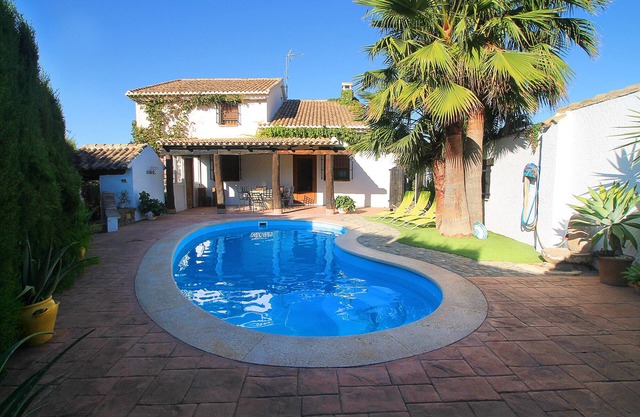Beautiful house with private pool and fireplace