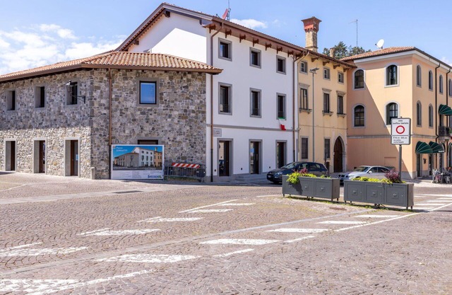 Beautiful apartment for 4 guests with WIFI, A/C, TV, balcony, pets allowed and parking