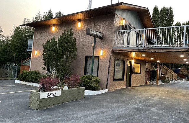 Beautiful kitchenette room in Radium Hot Springs
