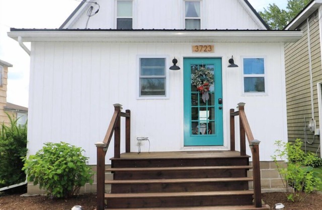 Beautiful lakefront cottage on Chautauqua Lake in a quiet setting!