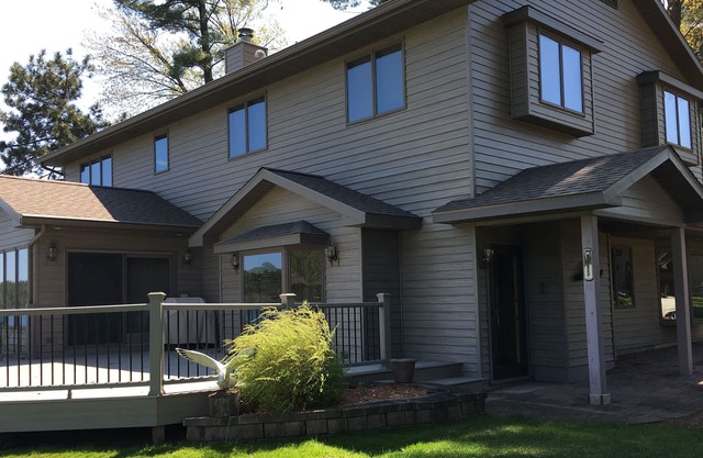 Beautiful Lakefront Vacation Home!!