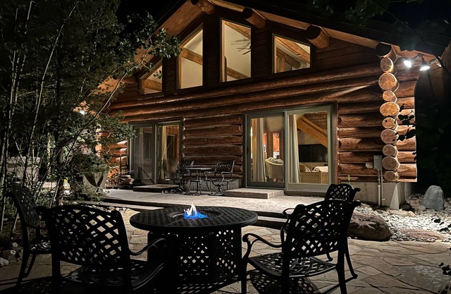 Beautiful Log Cabin- 26Mi Breck & Ski - Hot Tub- Pet-Friendly