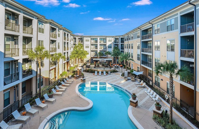 Beautiful Luxury Condo IN Downtown Orlando