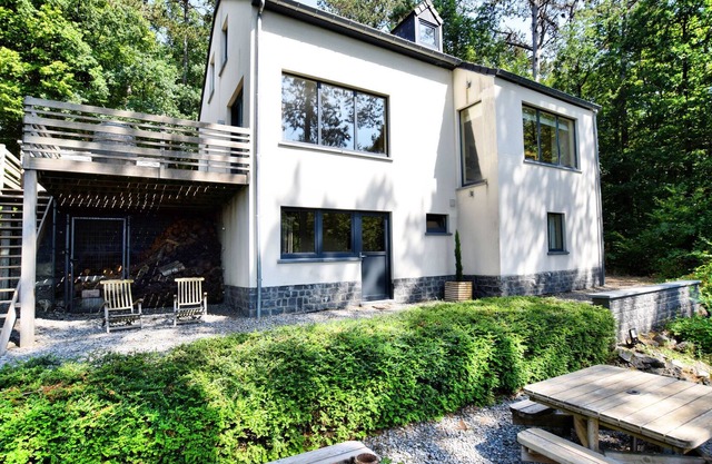 Beautiful, modern house with stunning views, hot tub and sauna in green surroundings