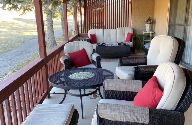 Beautiful Mountain View condo on the golf course.