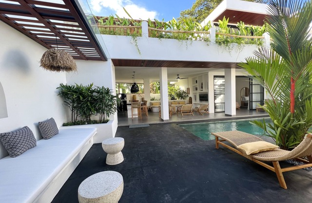 Beautiful new 3 bdr villa & pool