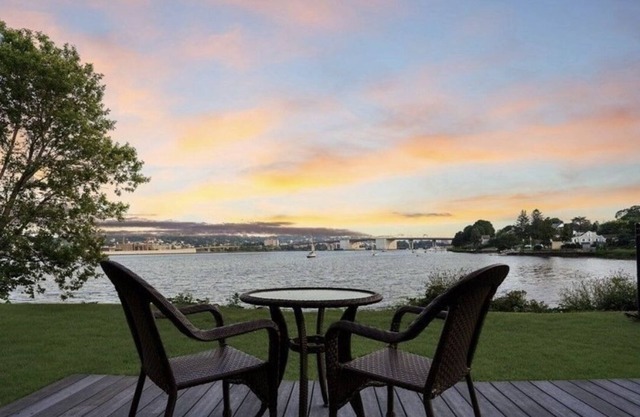 Beautiful Ocean View 4 BR House / Private Access to Water