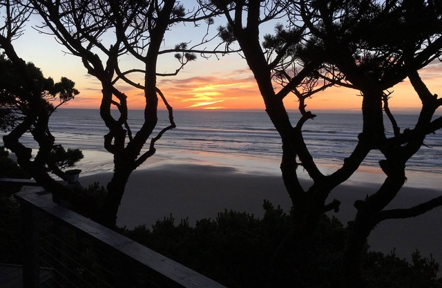Beautiful Oceanfront Retreat With Easy Private Beach Access