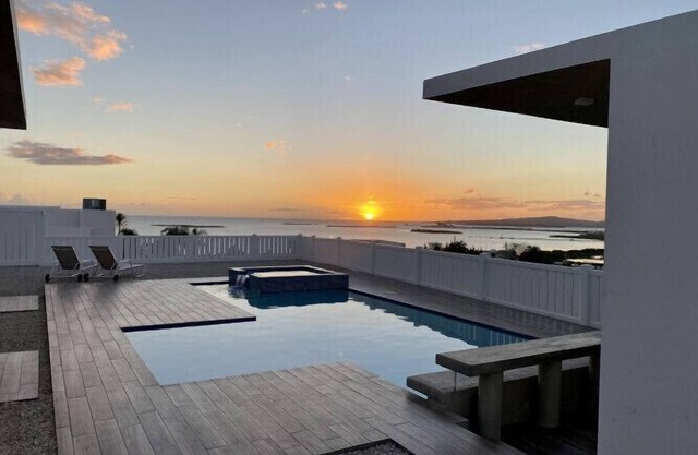 Beautiful Oceanview Property with Private Pool