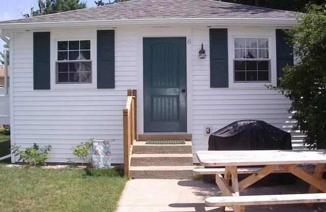 Beautiful Pine Point Cottage!