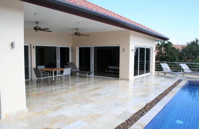 Beautiful Poolvilla with great seaview
