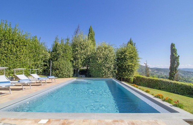 Beautiful private villa with private pool, A/C, WIFI, hot tub, TV, terrace and pets allowed