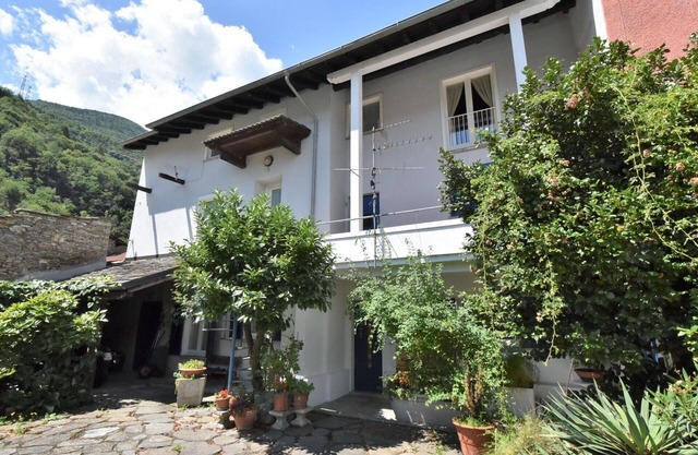 Beautiful private villa for 5 guests with WIFI, A/C, TV, patio and pets allowed