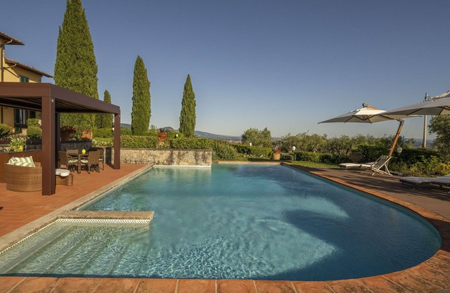 Beautiful private villa with WIFI, hot tub, private pool, A/C, sauna, TV, patio and panoramic view