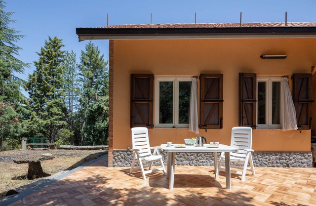Beautiful private villa for 8 guests with WIFI, TV and terrace