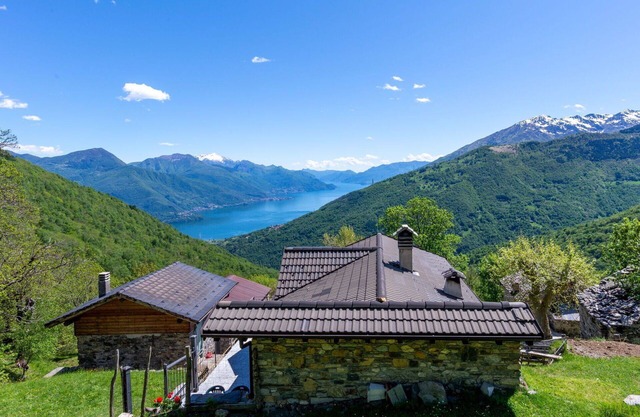 Beautiful private villa for 6 guests with TV, terrace and pets allowed