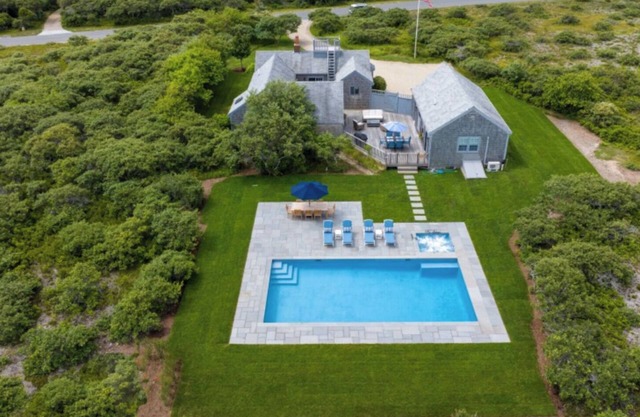 Beautiful private 4Bd/3Ba Home, Central A/C, Heated Pool, 1 mi from TN Beach!