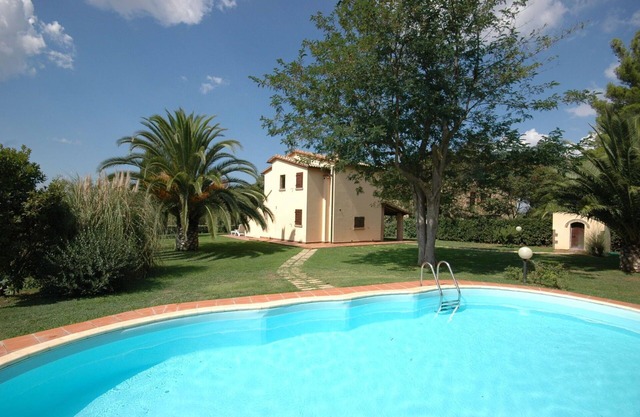Beautiful private villa for 6 people with WIFI, private pool, TV, panoramic view and parking