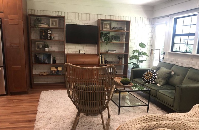 Beautiful Private Studio-Full Kitchen, W/D