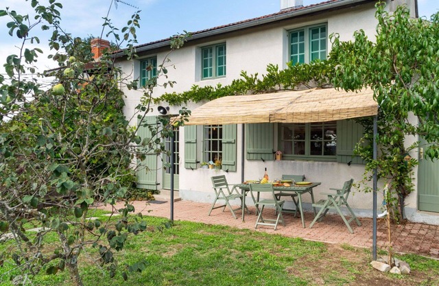 Beautiful private villa for 4 people with WIFI, TV, terrace, pets allowed and parking
