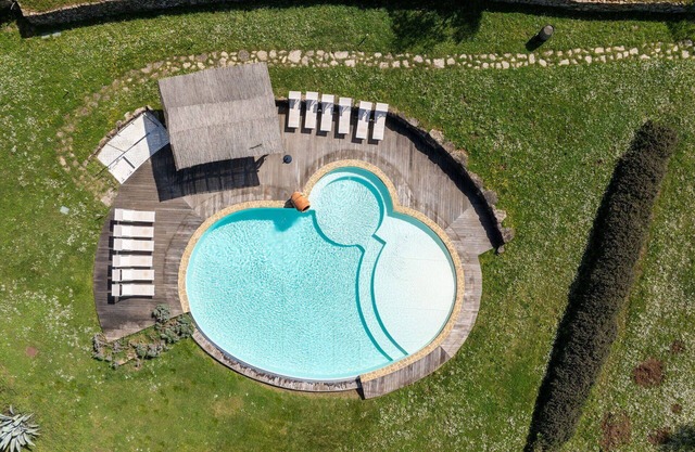 Beautiful private villa with hot tub, private pool, A/C, WIFI, TV, patio, close to San Gimignano