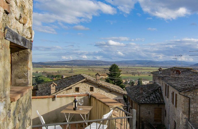 Beautiful private villa for 6 people with WIFI, TV, terrace, pets allowed and panoramic view