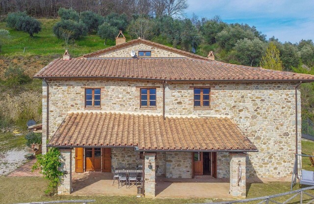 Beautiful private villa for 10 guests with WIFI, TV, balcony and pets allowed