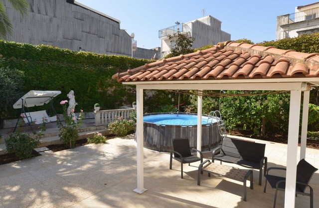 Beautiful private villa for 8 guests with private pool, A/C, WIFI, TV, patio and pets allowed