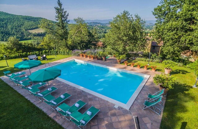 Beautiful private villa with WIFI, A/C, private pool, hot tub, TV, patio and panoramic view