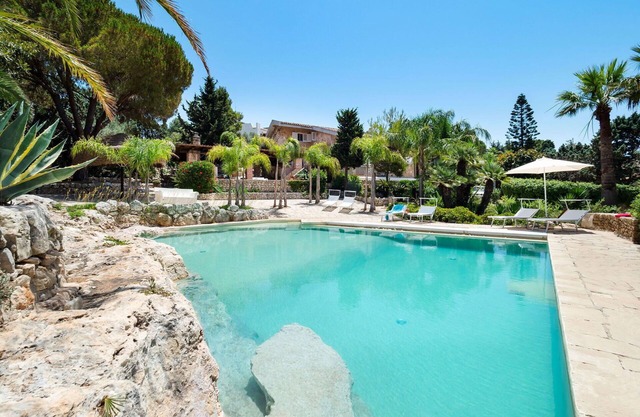 Beautiful private villa for 10 guests with WIFI, private pool, A/C, TV and terrace