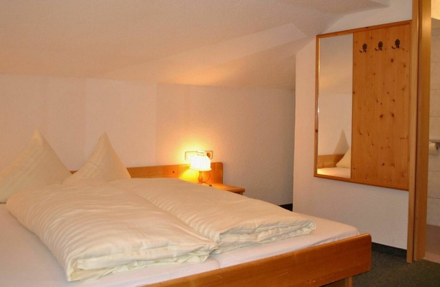 Beautiful private villa for 25 people with WIFI, TV, patio, pets allowed and parking