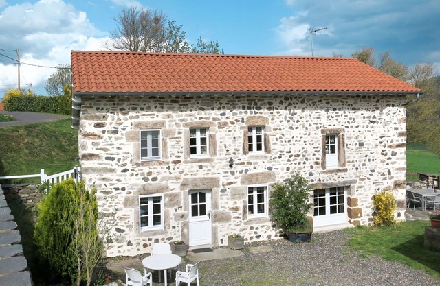 Beautiful private villa for 6 guests with WIFI, TV, terrace, pets allowed and parking