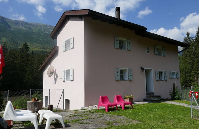 Beautiful private villa for 5 people with WIFI, TV, patio, pets allowed and panoramic view