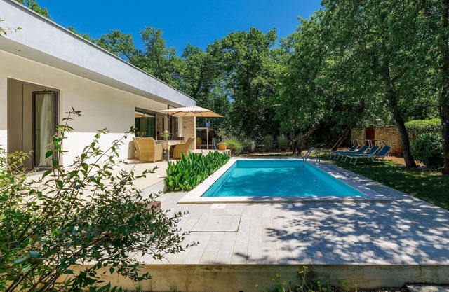 Beautiful private villa for 4 people with WIFI, A/C, private pool, TV, terrace and pets allowed