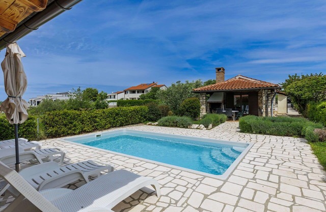 Beautiful private villa for 5 people with WIFI, A/C, private pool, TV and terrace