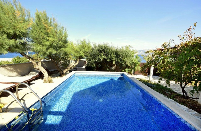Beautiful private villa for 10 guests with WIFI, private pool, A/C, TV, terrace and pets allowed