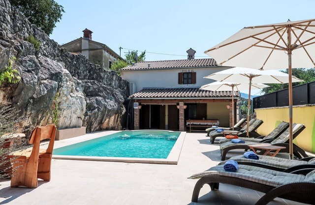 Beautiful private villa for 6 guests with private pool, WIFI, A/C, TV, terrace and pets allowed