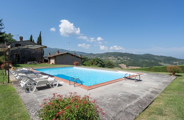 Beautiful private villa with WIFI, private pool, A/C, hot tub, TV, patio and panoramic view