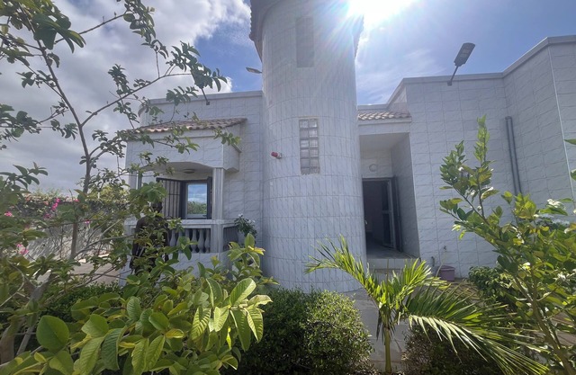 BEAUTIFUL RESIDENCE ON THE EDGE OF NDAYANE BEACH