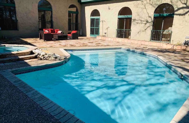 Beautiful Retreat Minutes From Downtown